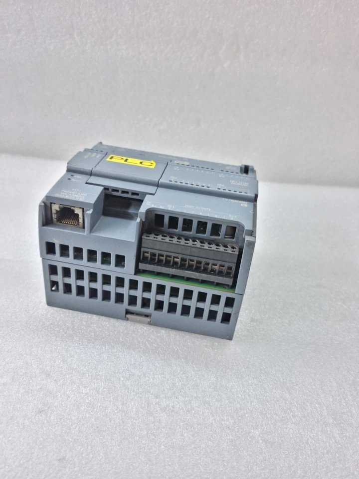 SIEMENS 6ES7 214-1AG40-0XB0 S7-1200 CPU 1214C DC/DC/DC (Error Blink as Video)